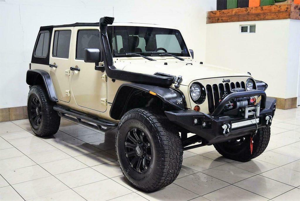 2011 Jeep Wrangler Sahara Lifted 4X4 OFFROADING