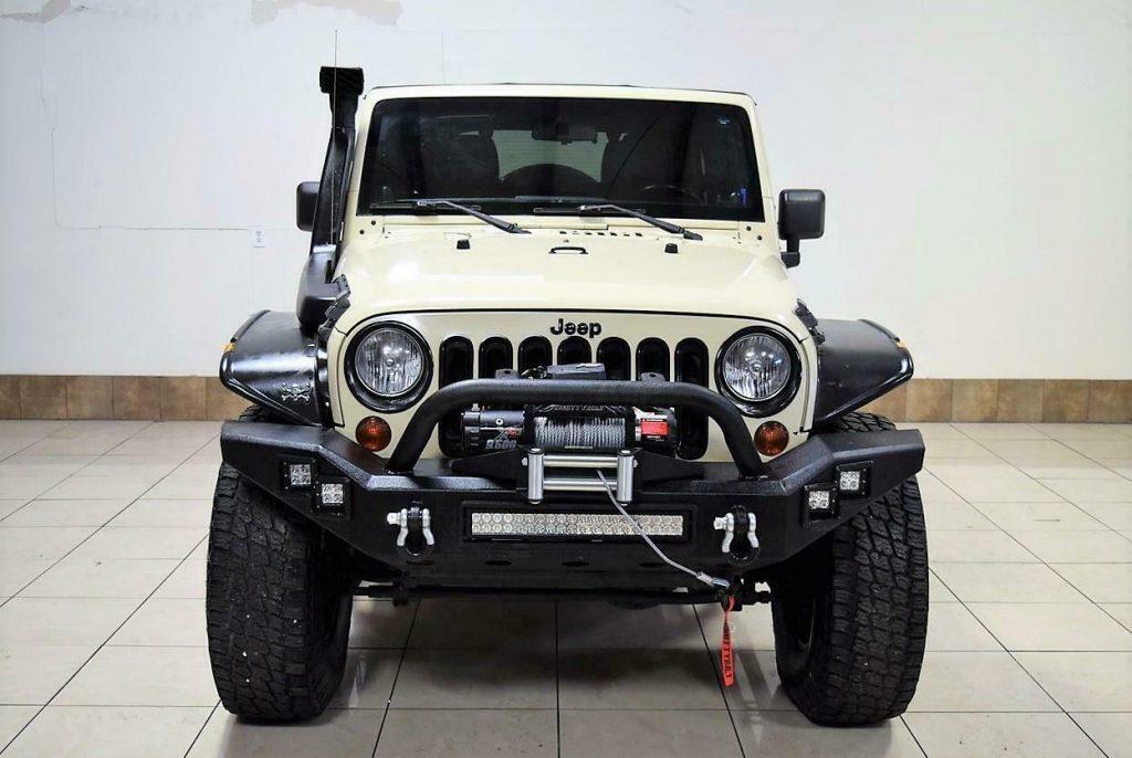 2011 Jeep Wrangler Sahara Lifted 4X4 OFFROADING