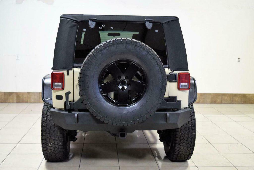 2011 Jeep Wrangler Sahara Lifted 4X4 OFFROADING