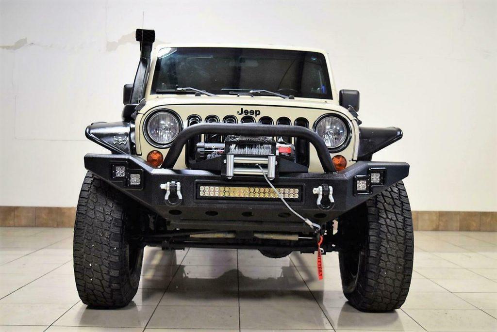 2011 Jeep Wrangler Sahara Lifted 4X4 OFFROADING