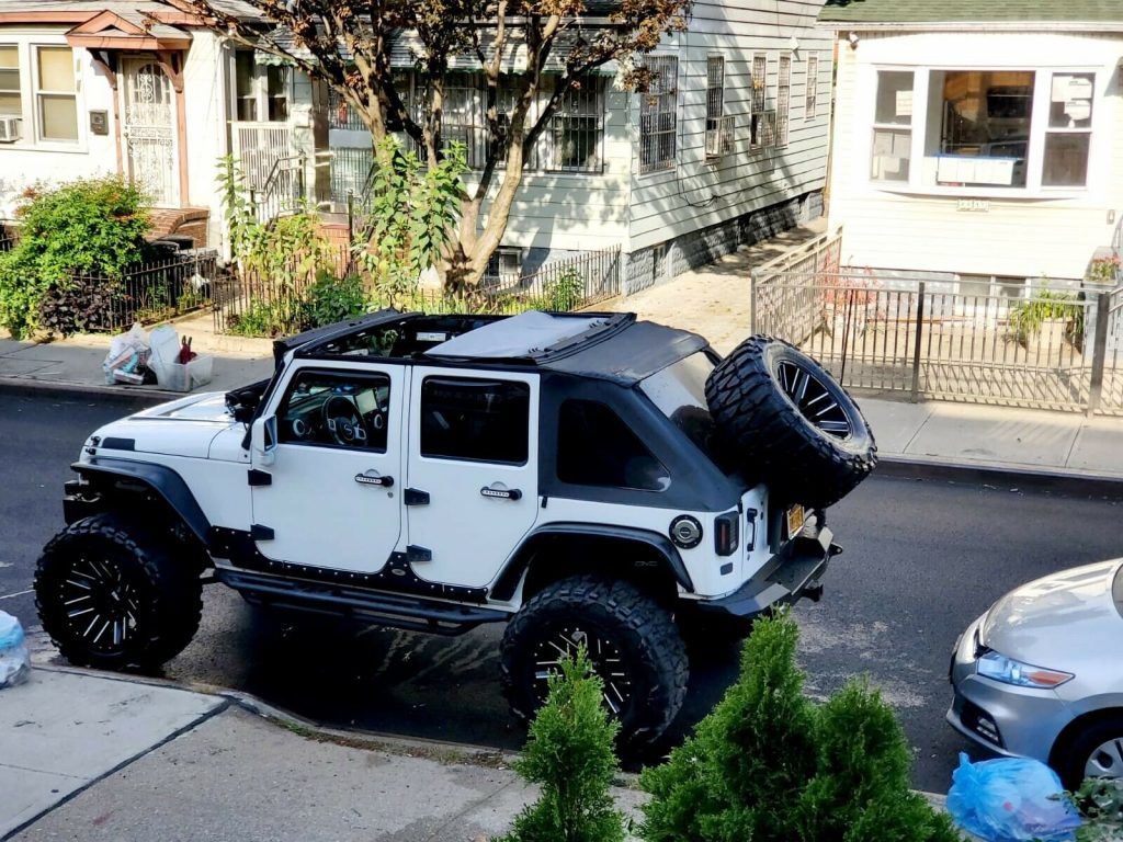 2012 Jeep Wrangler SAHARA