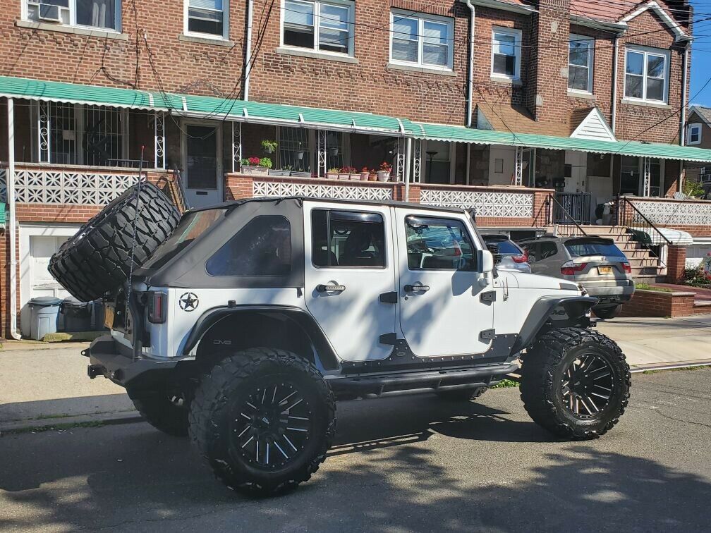2012 Jeep Wrangler SAHARA