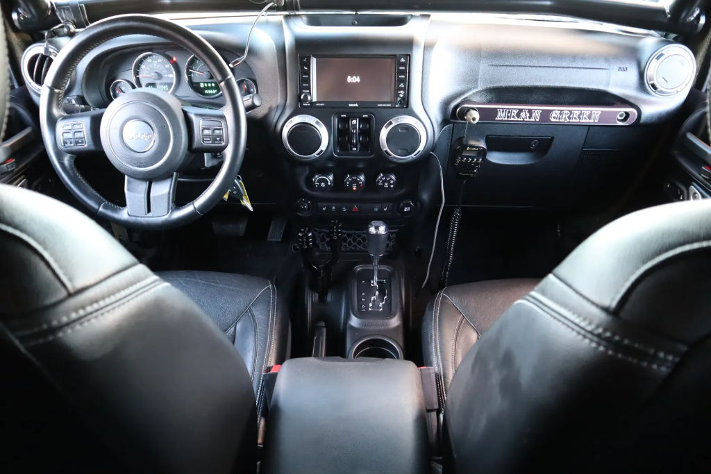 2015 Jeep Wrangler Unlimited Rubicon 6.4L Hem