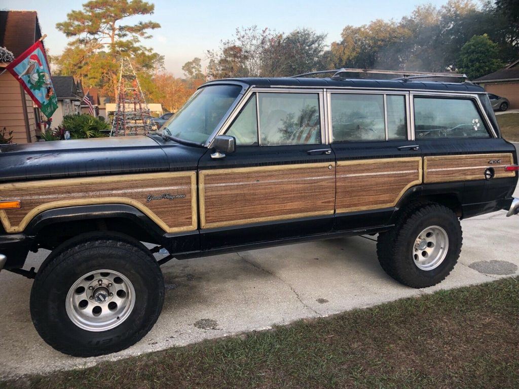 1991 Jeep Grand Wagoneer wood