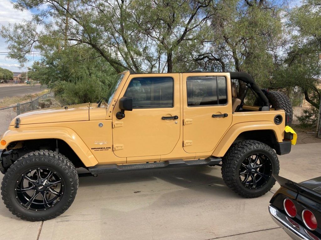 2013 Jeep Wrangler Unlimited SAHARA