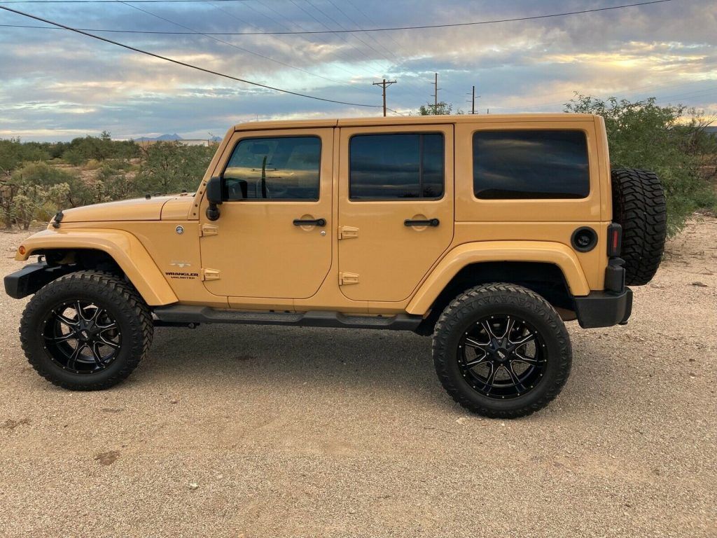 2013 Jeep Wrangler Unlimited SAHARA