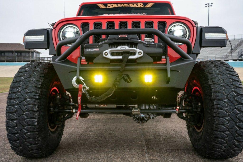 2020 Jeep Gladiator Rubicon 40″ tires.