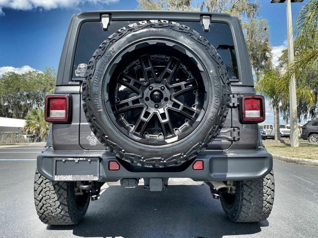 2019 Jeep Wrangler Unlimited CUSTOM LIFTED SAHARA LEATHER NAV HARDTOP
