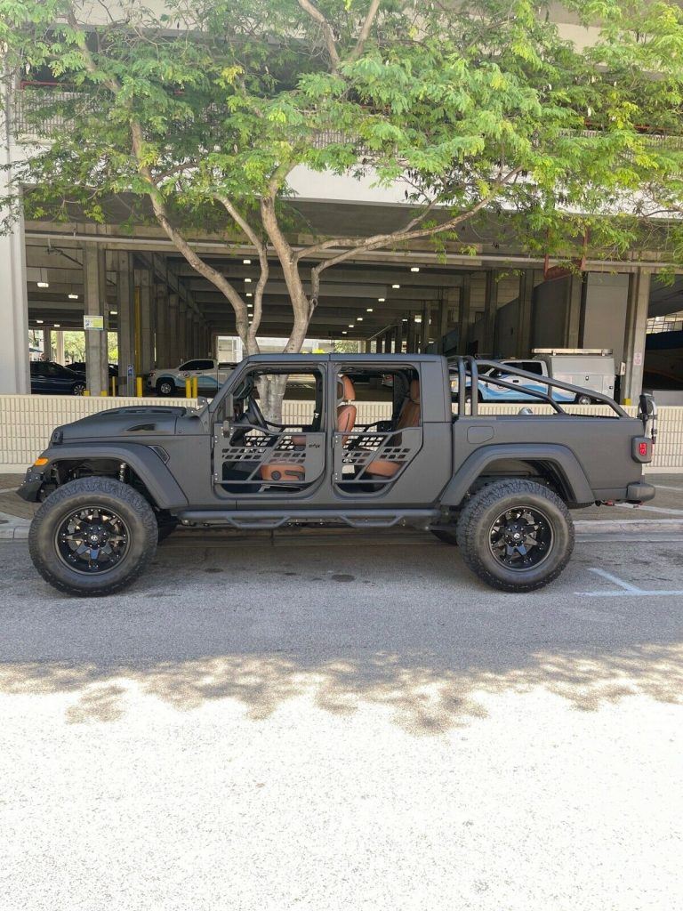 2021 Jeep Gladiator SPORT