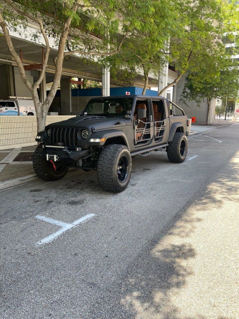 2021 Jeep Gladiator SPORT