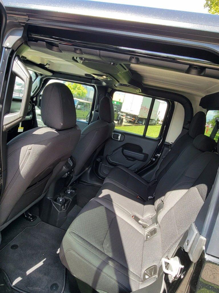 2022 Jeep Gladiator SPORT