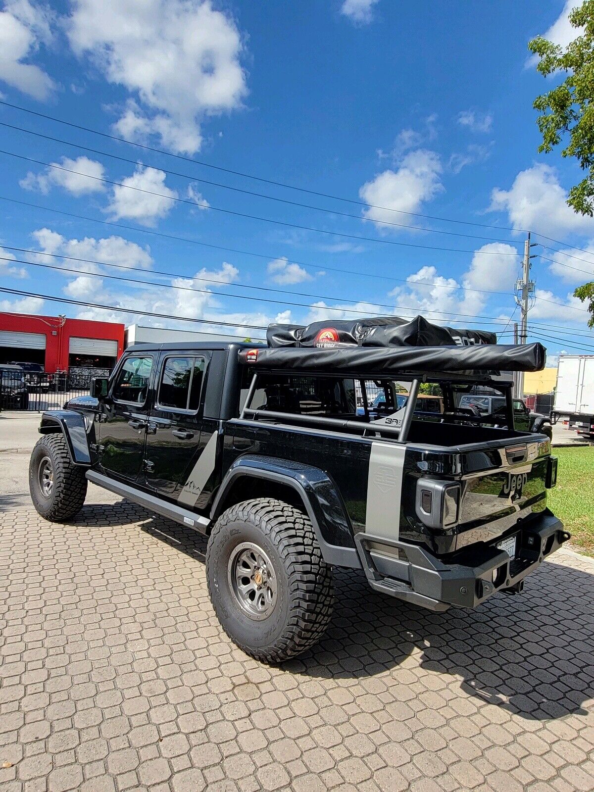 2022 Jeep Gladiator Sport