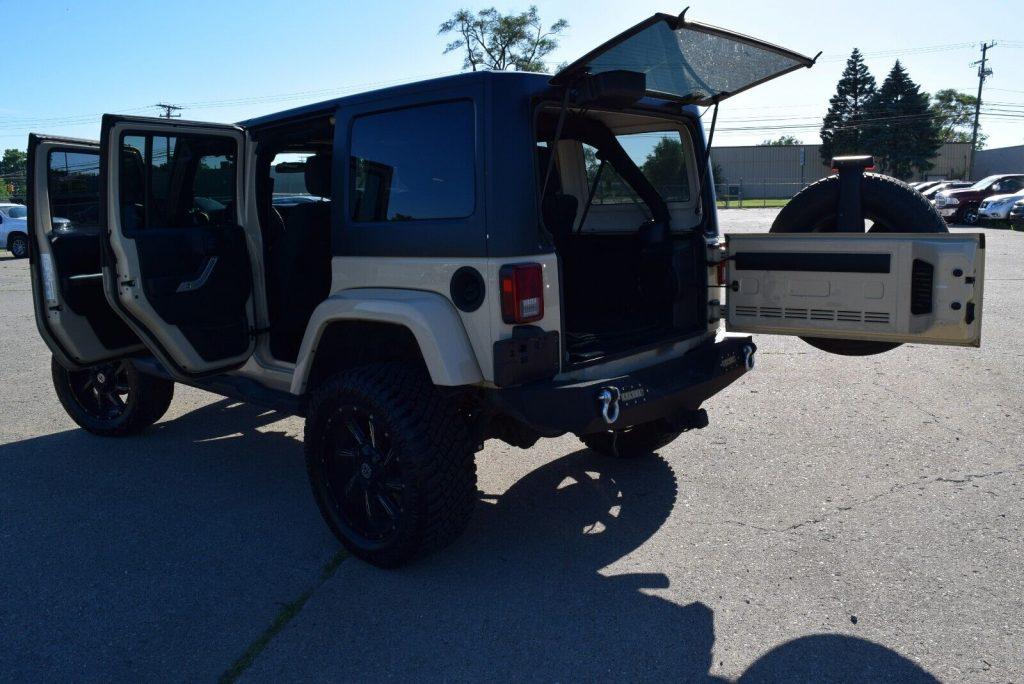 2011 Jeep Wrangler 4X4 UNLIMITED SAHARA-EDITION(OVER $5K UPGRADES)