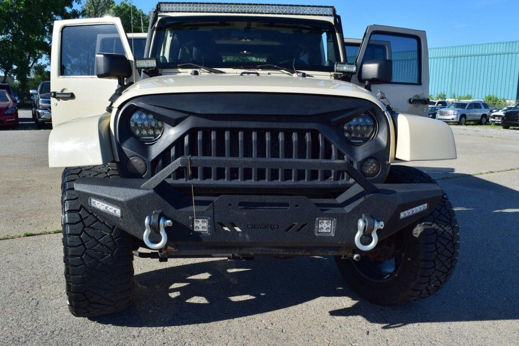 2011 Jeep Wrangler 4X4 UNLIMITED SAHARA-EDITION(OVER $5K UPGRADES)