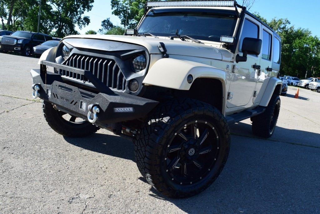 2011 Jeep Wrangler 4X4 UNLIMITED SAHARA-EDITION(OVER $5K UPGRADES)