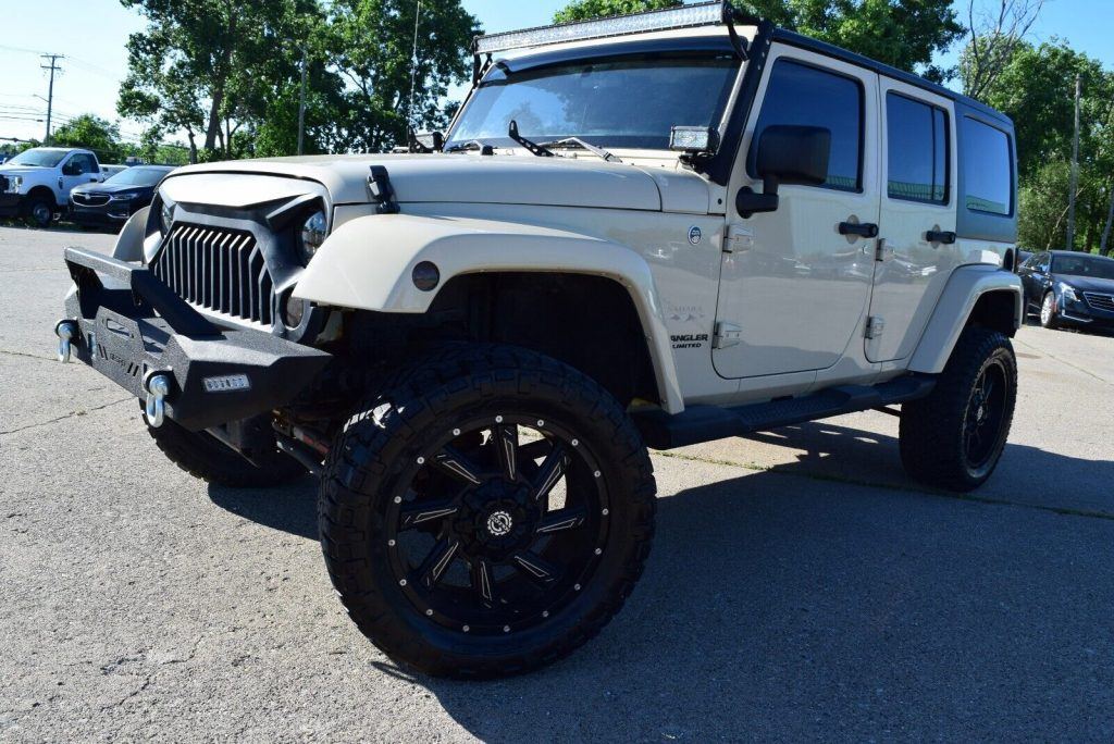 2011 Jeep Wrangler 4X4 UNLIMITED SAHARA-EDITION(OVER $5K UPGRADES)