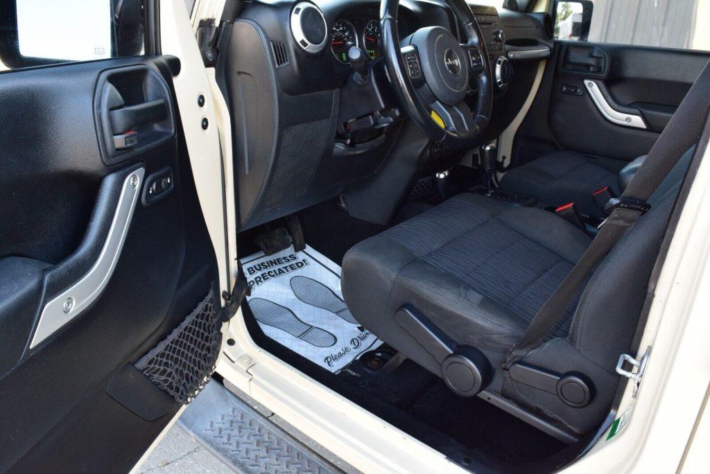 2011 Jeep Wrangler 4X4 UNLIMITED SAHARA-EDITION(OVER $5K UPGRADES)