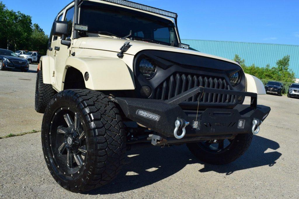 2011 Jeep Wrangler 4X4 UNLIMITED SAHARA-EDITION(OVER $5K UPGRADES)