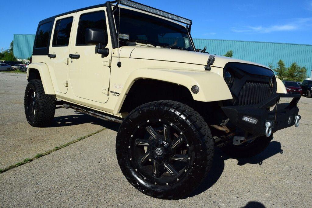 2011 Jeep Wrangler 4X4 UNLIMITED SAHARA-EDITION(OVER $5K UPGRADES)