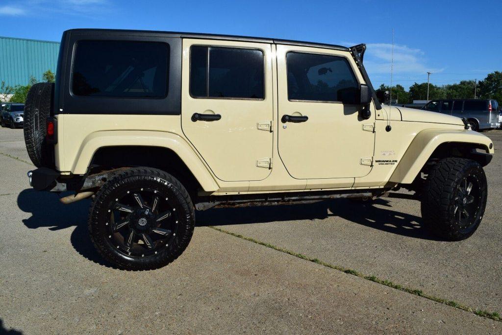 2011 Jeep Wrangler 4X4 UNLIMITED SAHARA-EDITION(OVER $5K UPGRADES)