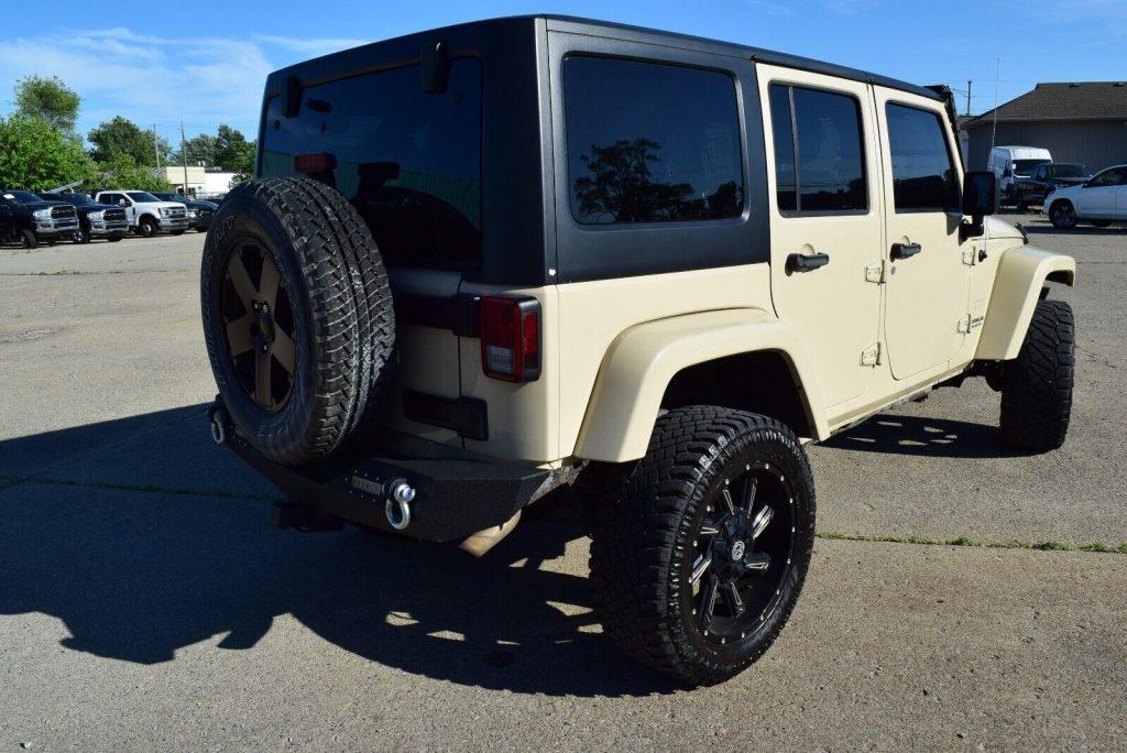 2011 Jeep Wrangler 4X4 UNLIMITED SAHARA-EDITION(OVER $5K UPGRADES)