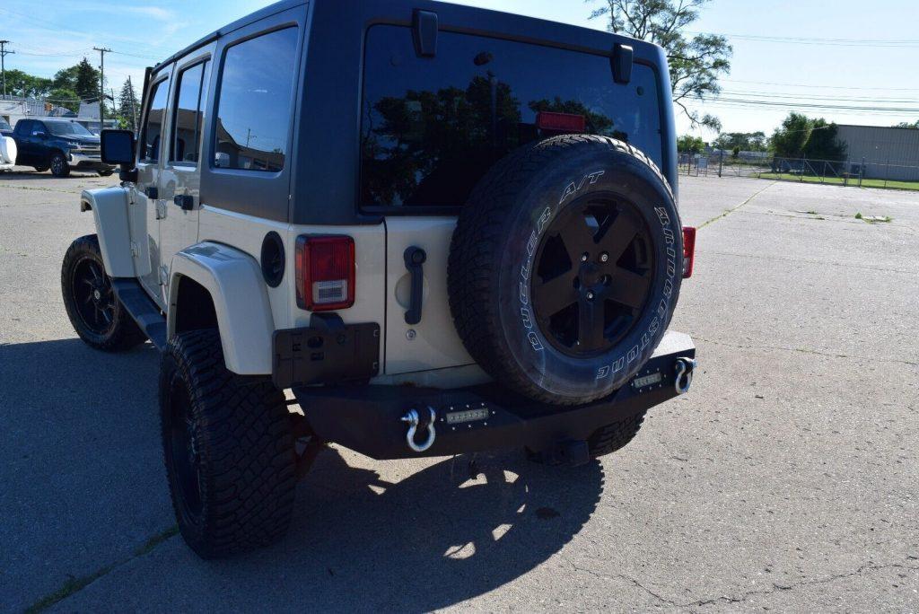 2011 Jeep Wrangler 4X4 UNLIMITED SAHARA-EDITION(OVER $5K UPGRADES)