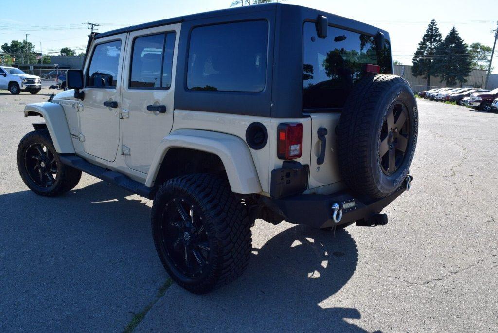 2011 Jeep Wrangler 4X4 UNLIMITED SAHARA-EDITION(OVER $5K UPGRADES)