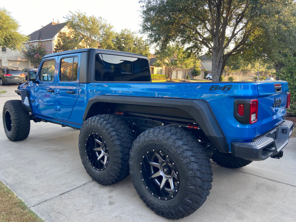 2022 Jeep Gladiator SPORT