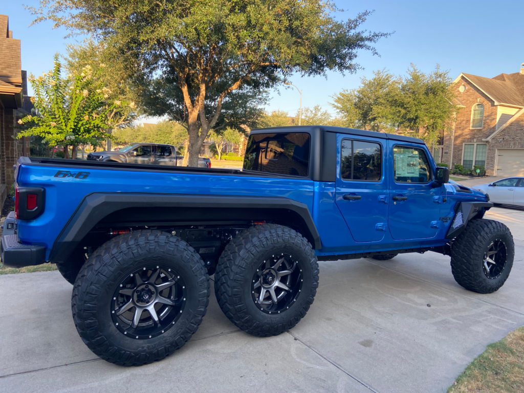 2022 Jeep Gladiator SPORT