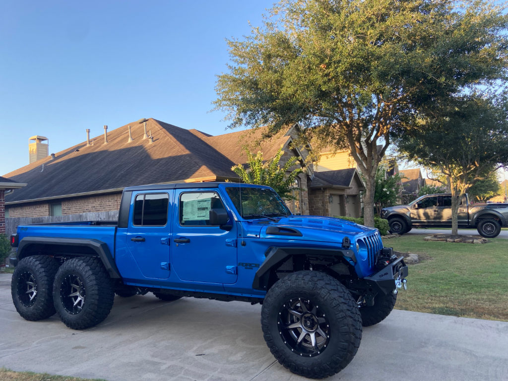 2022 Jeep Gladiator SPORT