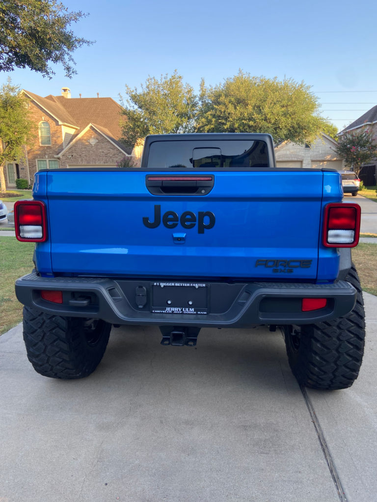 2022 Jeep Gladiator SPORT