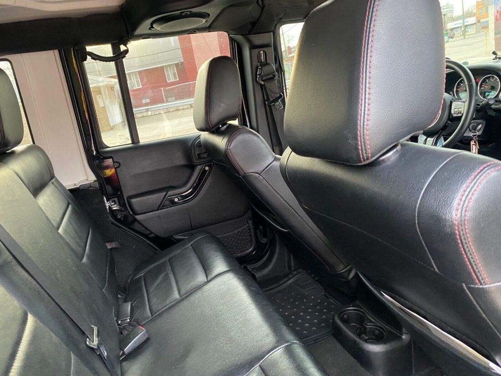 2012 Jeep Wrangler SAHARA