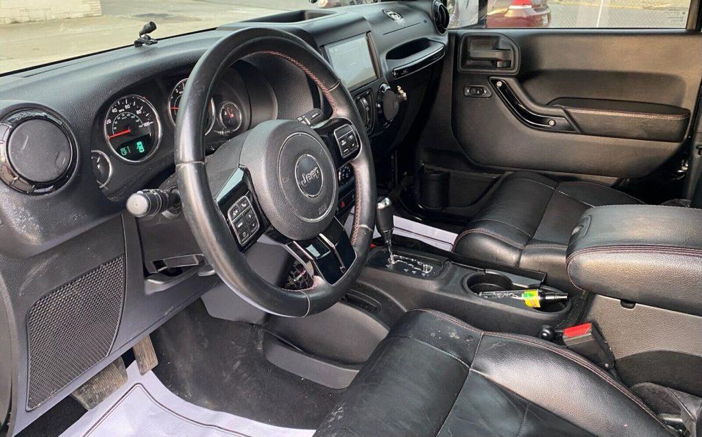2012 Jeep Wrangler SAHARA