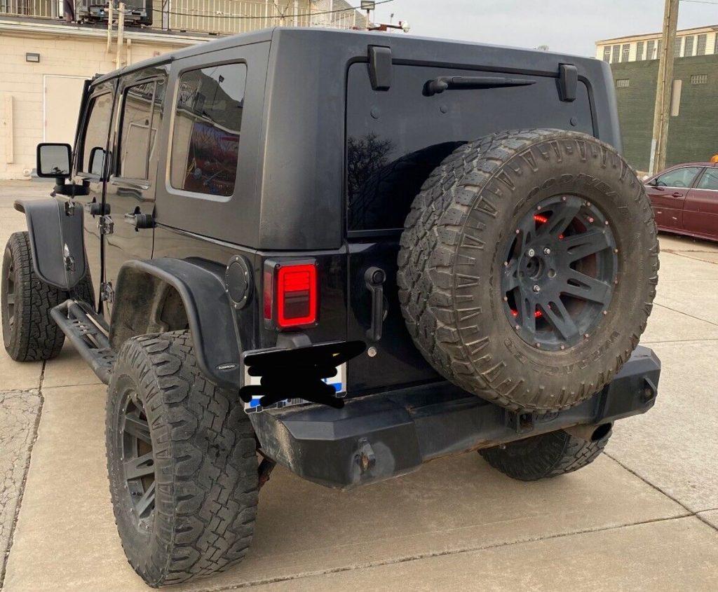 2012 Jeep Wrangler SAHARA