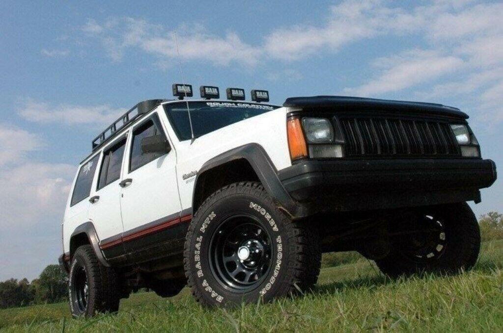Rough Country 3″ Lift Kit w/N3 Shocks for 1984-2001 Jeep XJ Cherokee 670N2