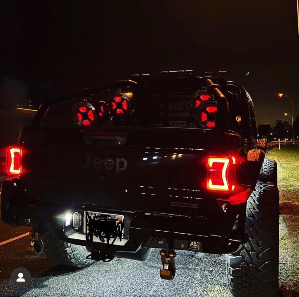 2021 Jeep Gladiator SPORT