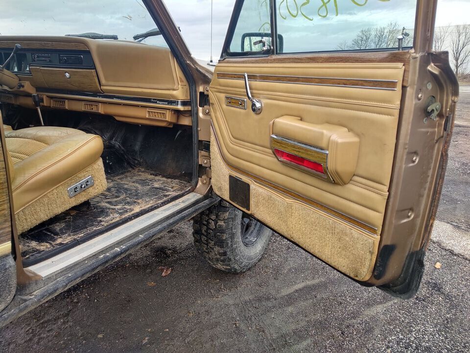 1988 Jeep Wagoneer –
