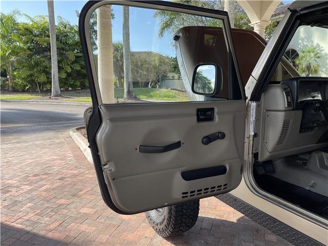 2004 Jeep Wrangler Rubicon NO RUST or Accidents Florida Owned
