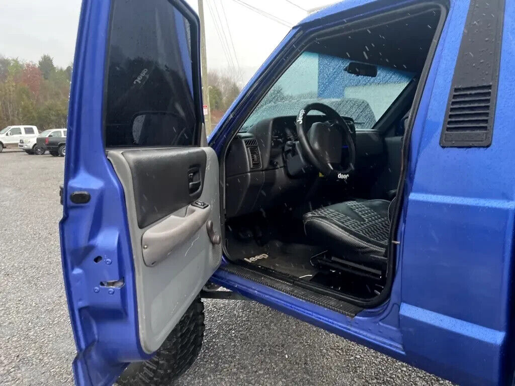 1988 Jeep Comanche Pioneer