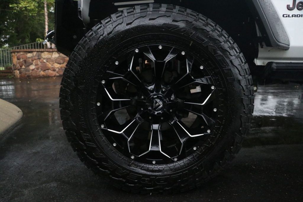 2020 Jeep Gladiator Rubicon 4X4 Hardtop W/aftermarket
