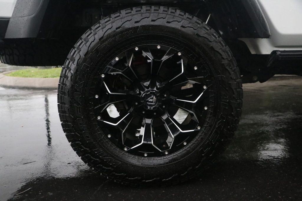 2020 Jeep Gladiator Rubicon 4X4 Hardtop W/aftermarket