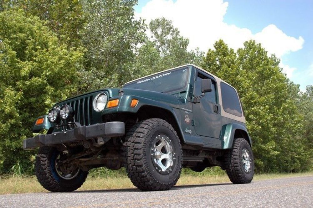 Rough Country 2.5″ Suspension Lift Kit for Jeep Wrangler TJ 1997-2006 (4.0l)