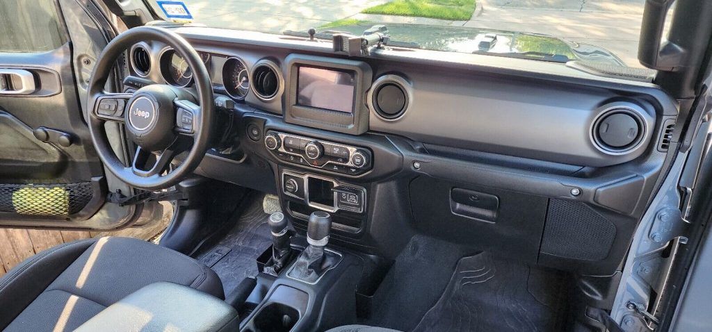 2022 Jeep Gladiator Sport