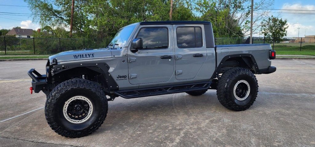 2022 Jeep Gladiator Sport