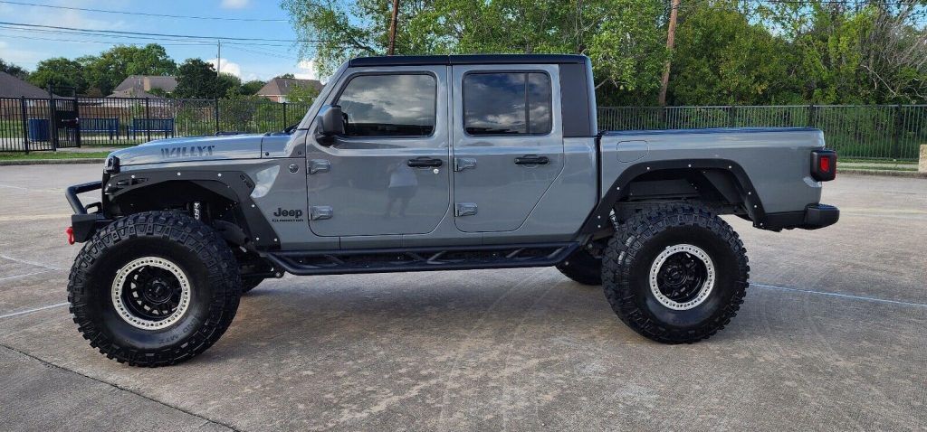 2022 Jeep Gladiator Sport