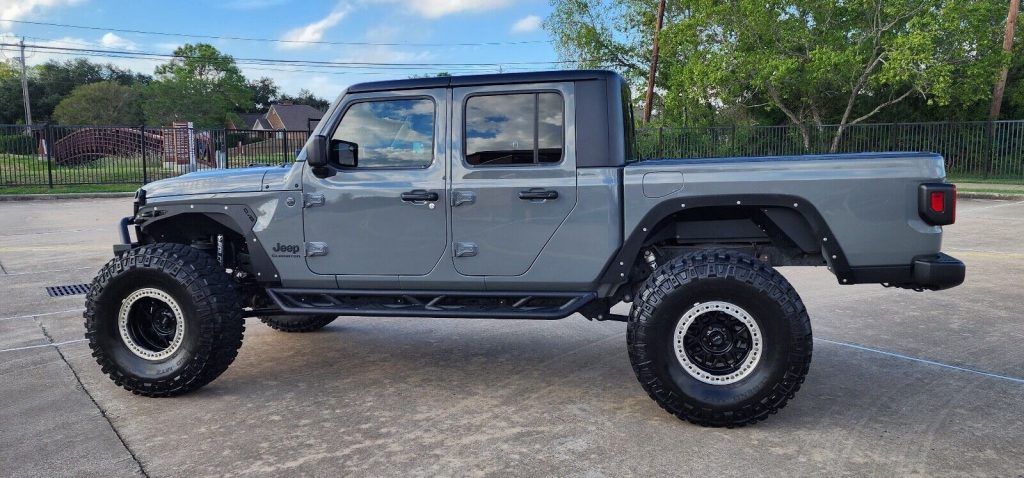 2022 Jeep Gladiator Sport