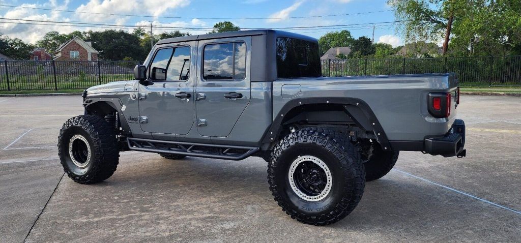 2022 Jeep Gladiator Sport