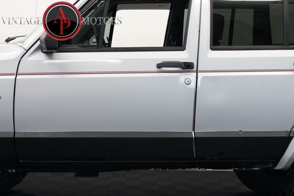 1988 Jeep Cherokee Pioneer XJ 40k Miles 4×4