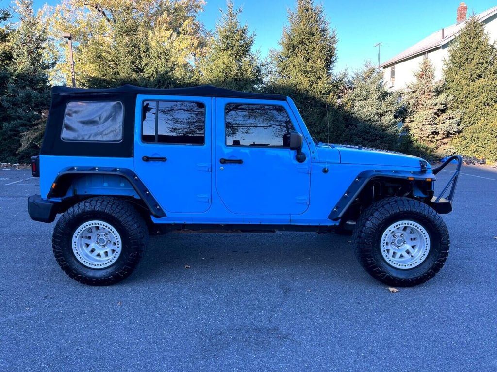 2017 Jeep Wrangler Unlimited / 6 Speed Only 59K Miles