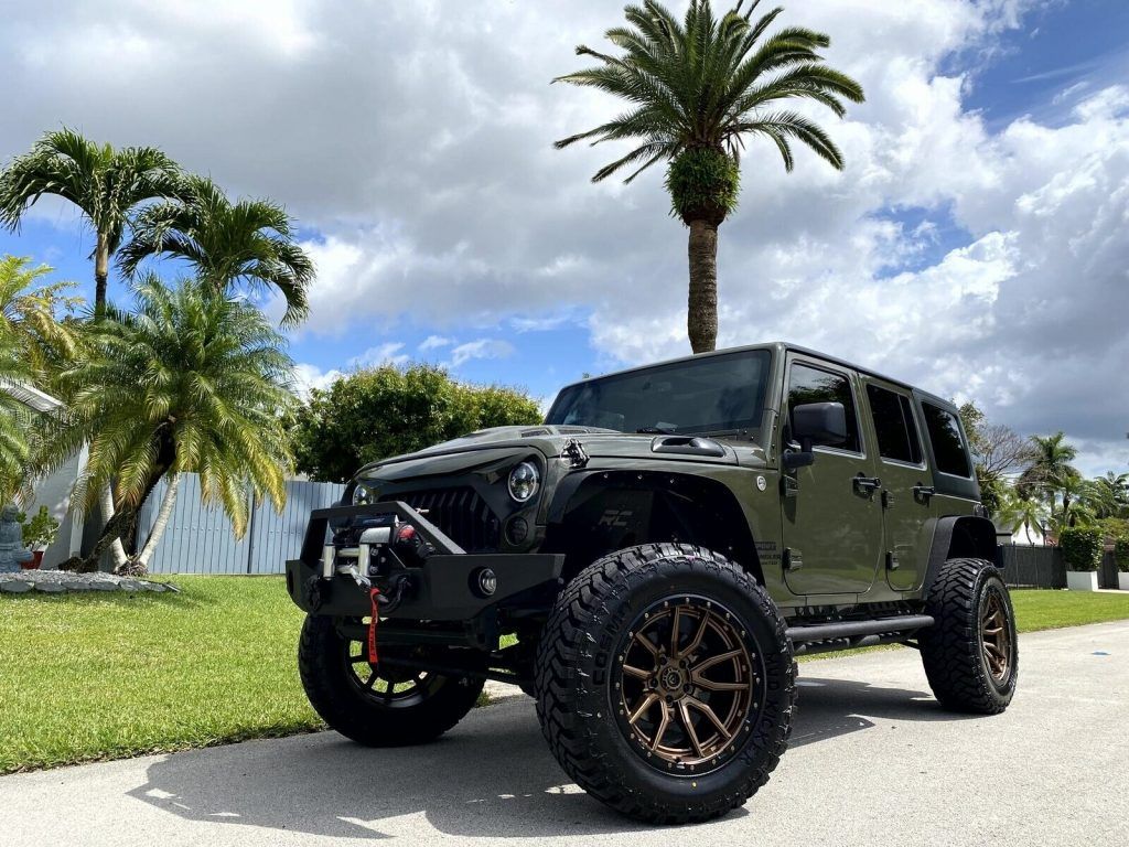 2015 Jeep Wrangler RARE *tank* Green ~ Fully Built Unlimited Sport